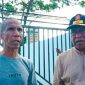 Kabid SDM dan Kapasitas, Sat Pol PP Ende, Kristoforus Nggala Saat memberi keterangan bersama Kasat Pol PP Ende (bertopi)/Foto :TR